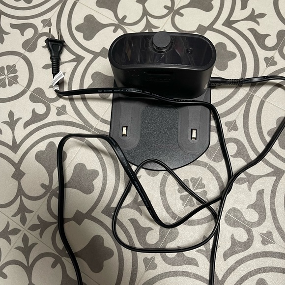 Roomba IRobot 670 - Picture 2 of 4